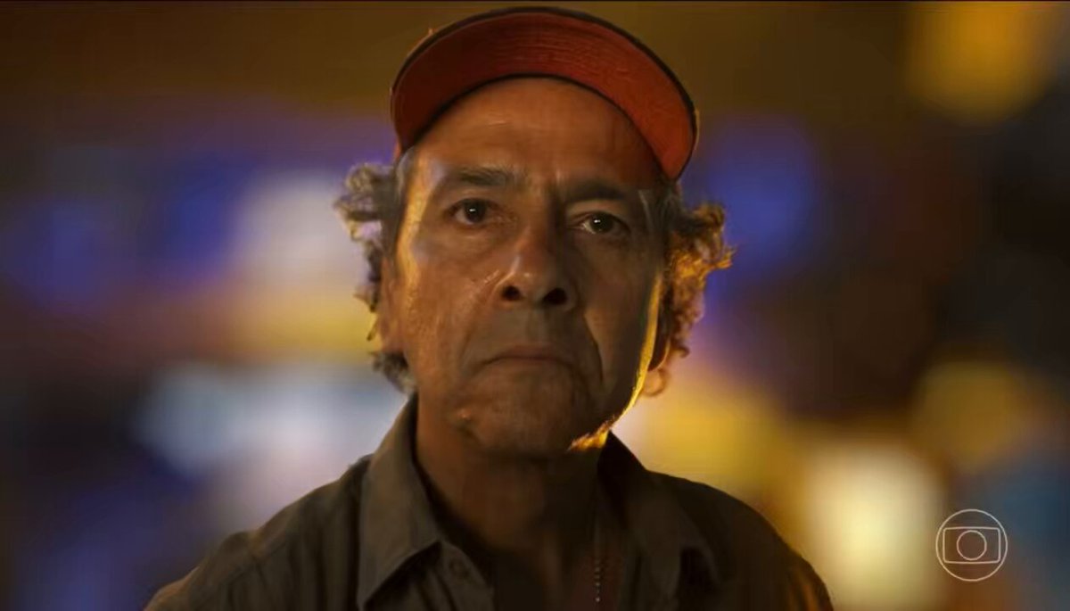 next in #tresgraças “L: Investigator Juquinha is curious about my father... are you trying to get to know your father-in-law better, is that it?” J: No, I just want to learn more about your family.” #loquinha