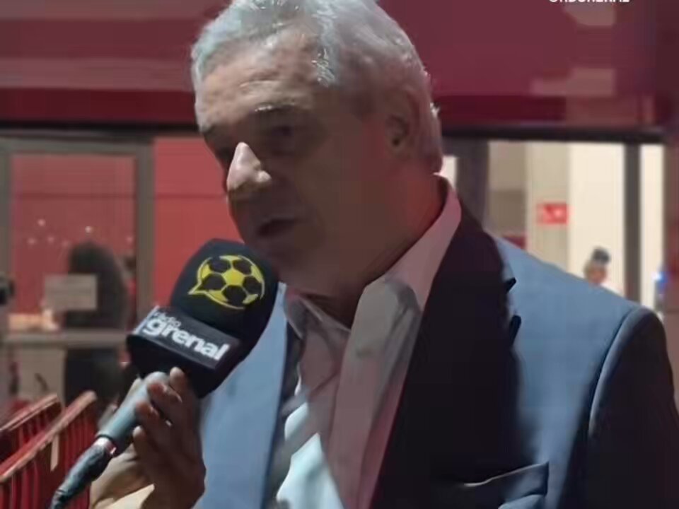 “Inter não pode pensar grande e ir no Tite.” Esse é o pensamento de quem já afundou o Inter e pensa em voltar a dirigir o clube. Lembrando que estava cotado para assumir cargo caso Roberto Melo ganhasse.