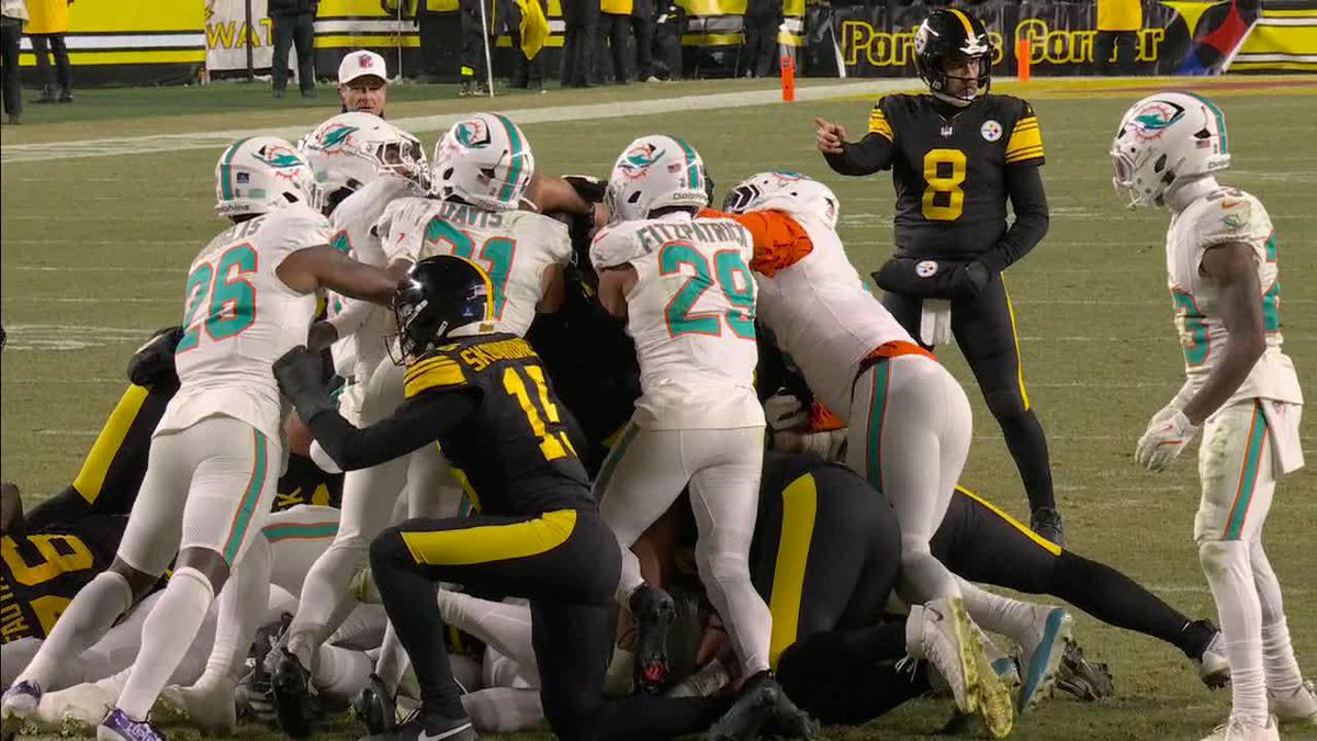 Joe and Troy love how Aaron Rodgers handles the tush push 😂