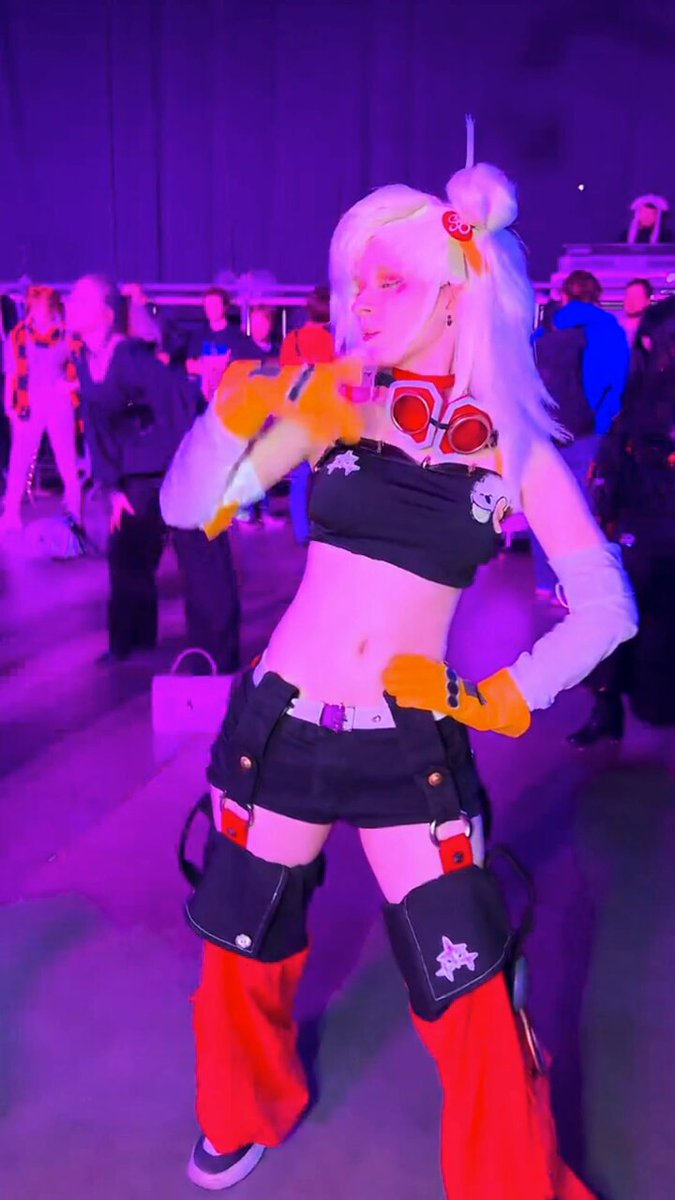 Okay, here's a little bit of Piper dancing. My leg is still not healed, but I really miss dancing #パイパー #PiperWheel #zzzcosplay #ZenleessZoneZero #コスプレ