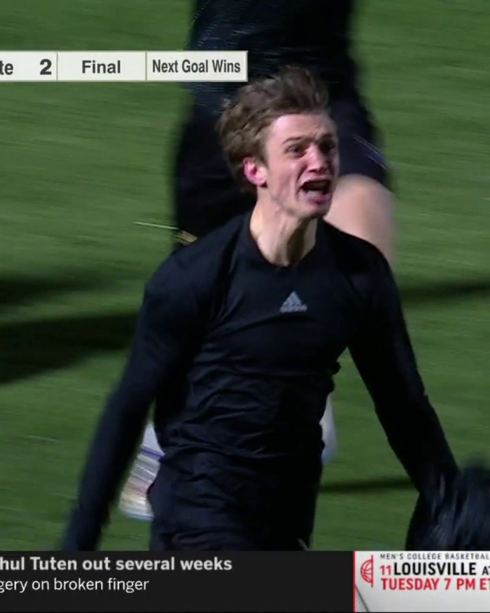 THE WASHINGTON HUSKIES WIN THE MEN'S COLLEGE CUP ON A GOLDEN GOAL 😱 WHAT A MOMENT TO WIN THE NATTY 🔥