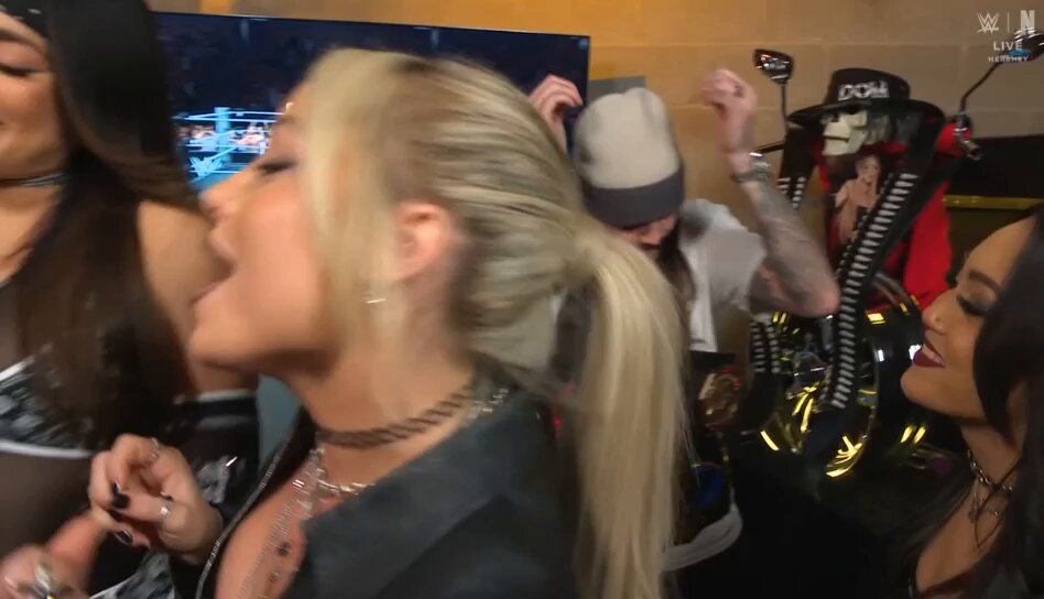 LIV MORGAN’S FACIAL EXPRESSIONS HERE. 🔥🔥🔥👀👀👀 #WWERAW