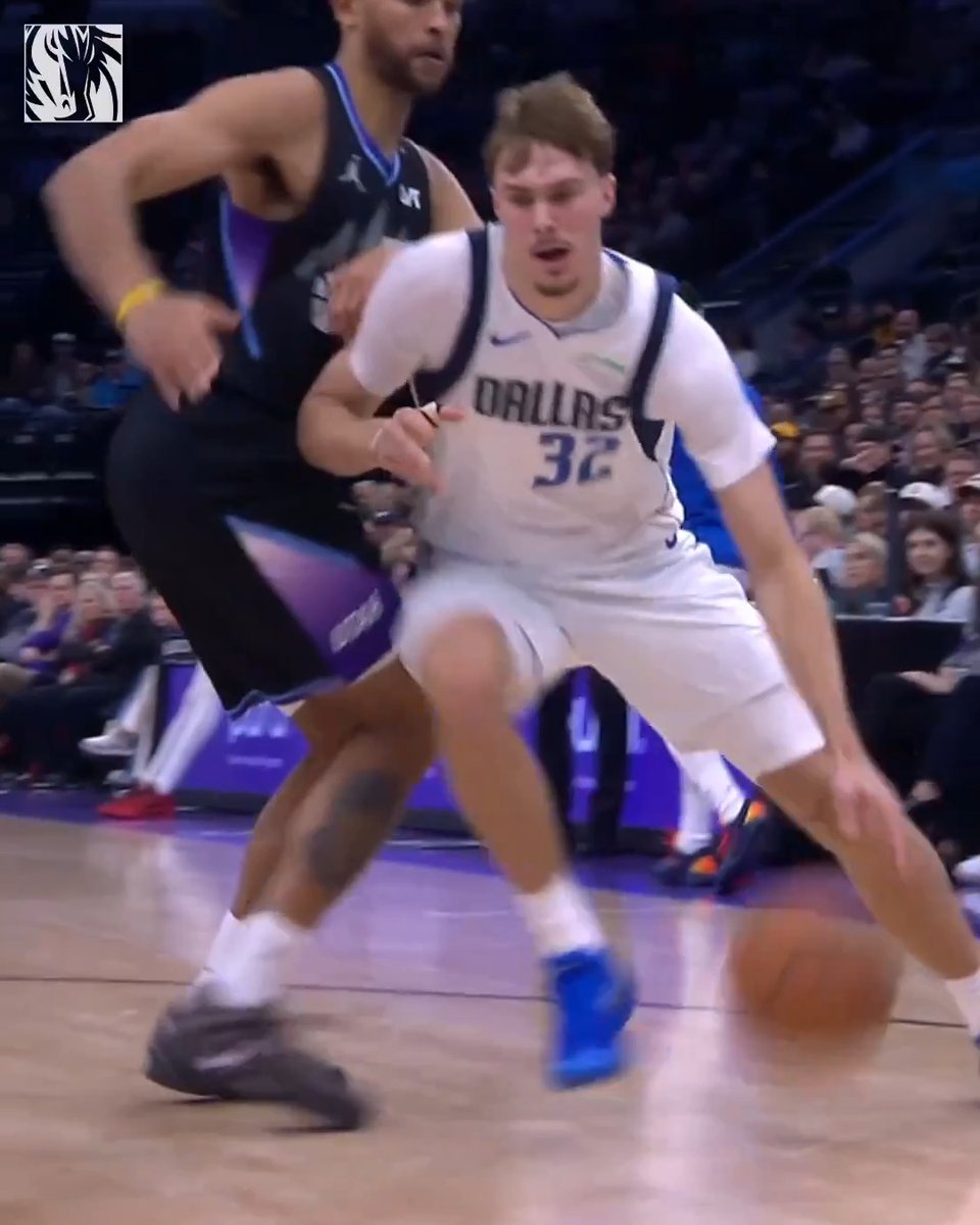 Cooper passes Tracy McGrady for the third-most points by a player before his 19th birthday 🔥 Only LeBron James and Kobe Bryant have scored more before turning 19. 📺: KFAA