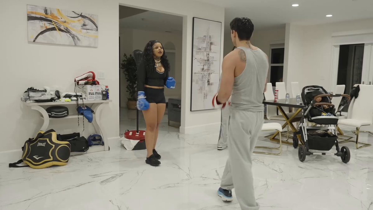 Ryan Garcia accidentally rocked Chrisean Rock during a sparring session 😭