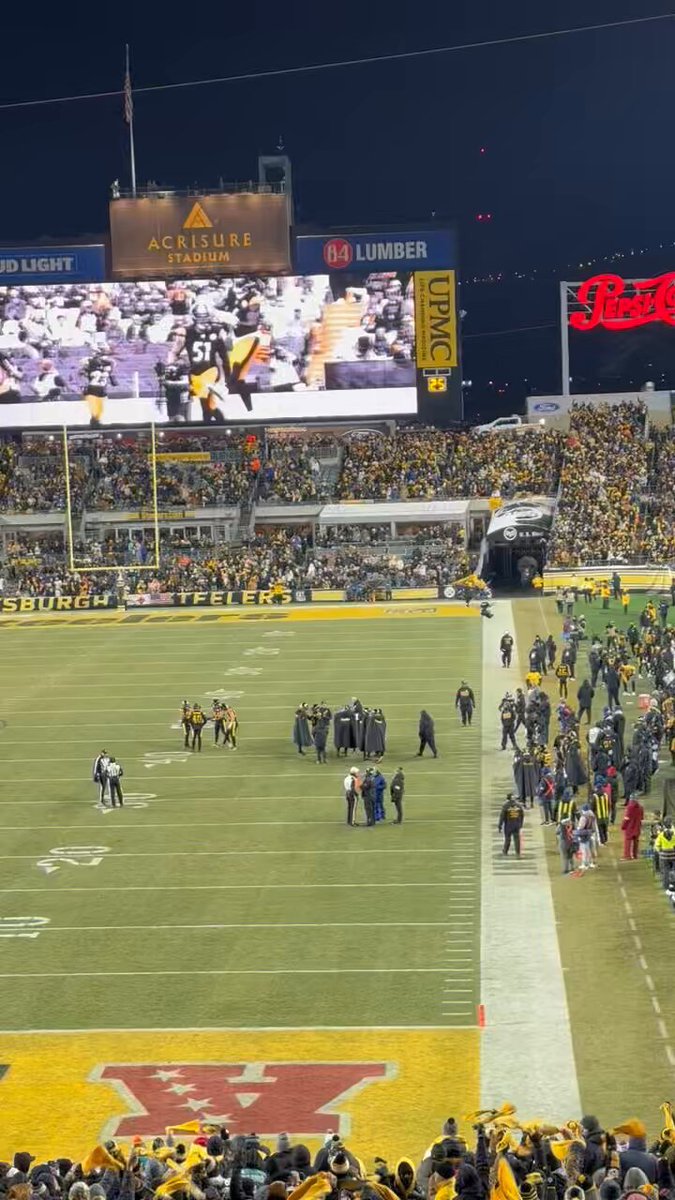 Renegade did in fact not get booed this game lol. Place is fucking ROCKING #HereWeGo Pittsburgh Steelers