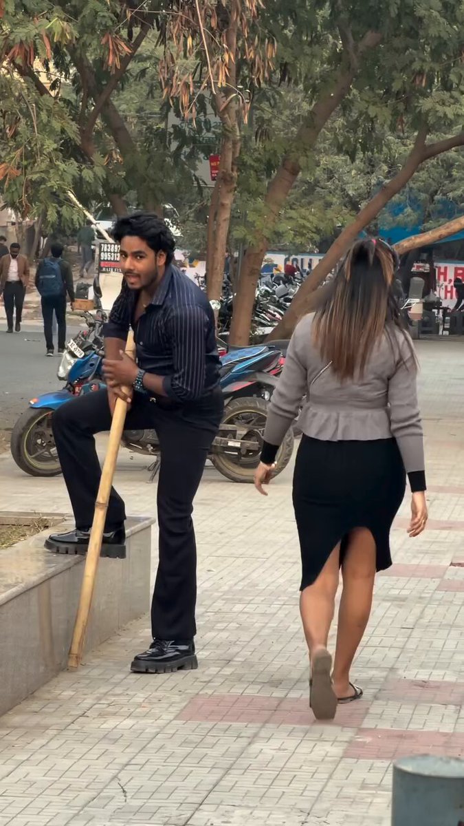 Where did that stick come from for the girl? 🤣 What kind of joke is this? 🤣 It turned out to be a proper joke. 🤣🤣