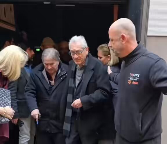 Usta oyuncu Robert de Niro katıldığı bir etkinliğin çıkışında görüntülendi.