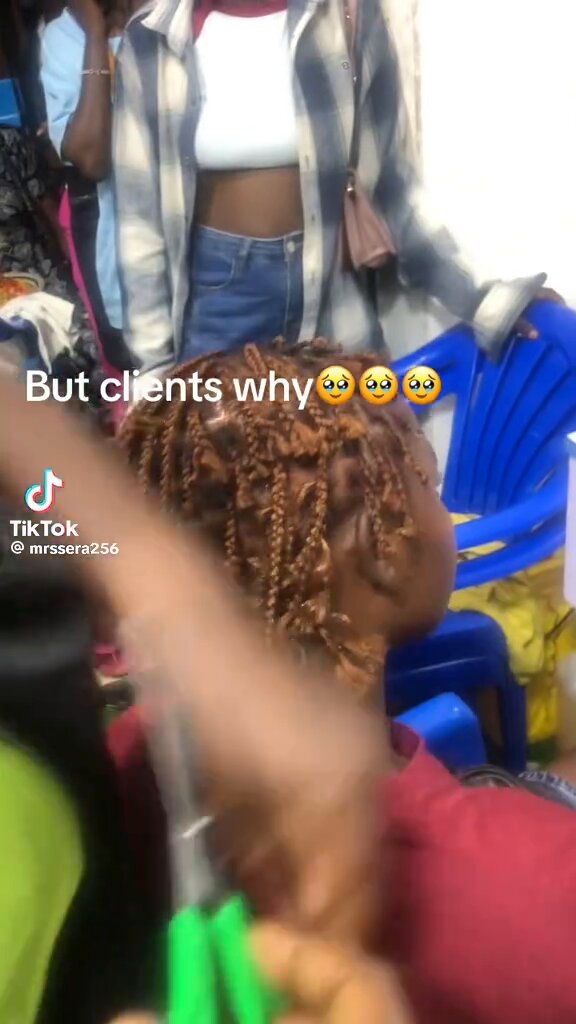 Men are not good people. He promised to send her money after plaiting the hair, then switched off his phone. 😭😭