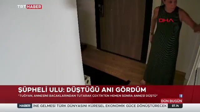 Şarkıcı Güllü’nün ölümüne ilişkin soruşturma sürüyor. Güllü'nün kızı Tuğyan Gülter'in arkadaşı Sultan Nur Ulu’nun ifadesinin detayları ortaya çıktı. Ulu, Güllü cam kenarındayken Tuğyan’ın annesini arkadan çektiğini ve düşürdüğünü ileri sürdü.