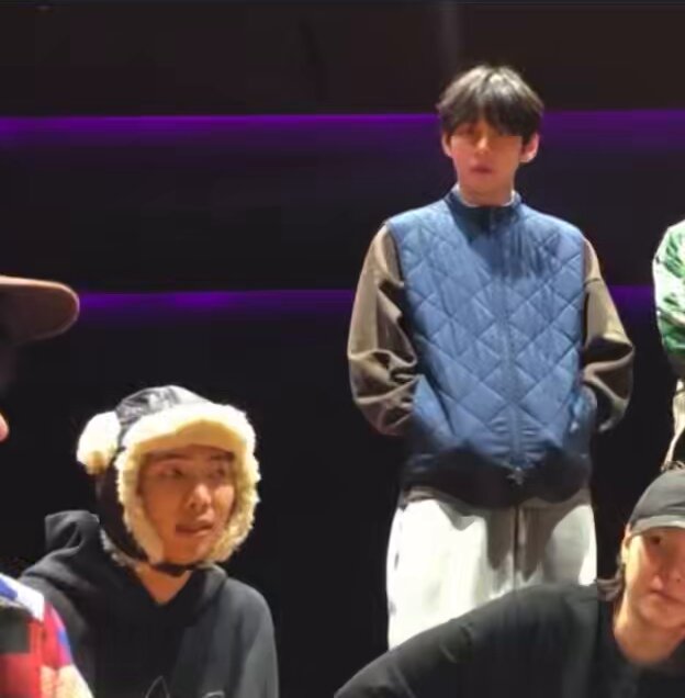TAEHYUNG JUST STAND THERE FOR 15 SECONDS STRAIGHT 😭