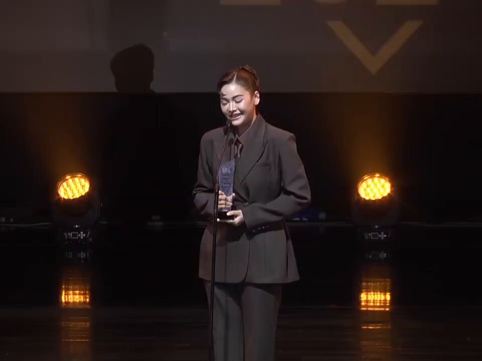 "เหมือนวิวาห์" เวอร์ชั่น อิงฟ้า โมเมนต์สุดประทับใจบนเวที TBO Awards 2024 อิงฟ้า วราหะ ผู้ได้รับการเสนอชื่อเข้าชิง Thailand Box Office Awards 2025 นักแสดงหญิง ประเภทซีรีส์แห่งปี (Actress in a Series of the Year) 1. LINE VOTE (สัดส่วน 30%) โหวตฟรี! ไม่เสียค่าใช้จ่าย กดโหวตเลย: (โหวตได้วันละ 1 ครั้ง / สาขา) 2. WEB VOTE (สัดส่วน 50%) เข้าสู่ระบบและโหวต: 3. REVIEW SCORE (สัดส่วน 10%) สำหรับสมาชิก TBO Member เขียนรีวิววิจารณ์หนังสะสมคะแนน: ระยะเวลาโหวต: วันนี้ - 15 มกราคม 2569 #ThailandBoxOfficeAwards2025 #ThailandBoxOffice