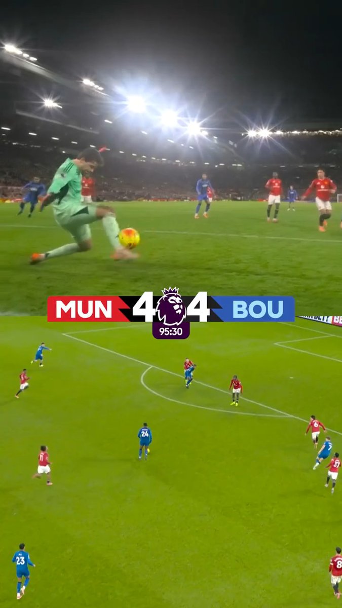 Senne Lammens' two stoppage-time saves to keep it at 4-4! 😱 Manchester United