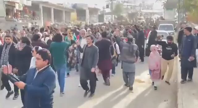 یہ جلسہ نہیں بلکہ اڈیالہ جیل کے باہر عوام کا سمندر اگیا ہے🔥