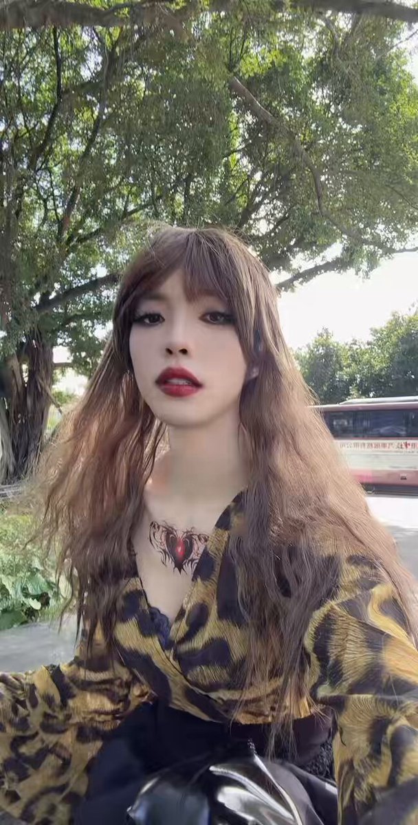 公园背着路人露出 怕被看见却又想被看见感觉好爽啊啊啊 #露出 #伪娘 #肉便器 #高潮