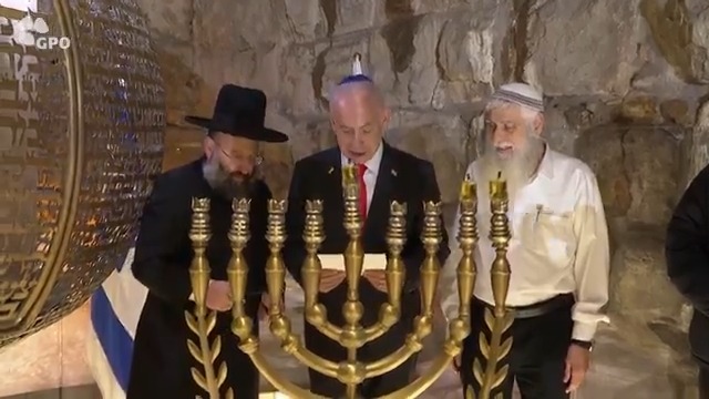 Prime Minister Netanyahu Lights the Second Hanukkah Candle with IDF Soldiers at the Western Wall: "I look into your eyes and I see the determination, the courage, and the heroism of the Maccabees. You are performing miracles"