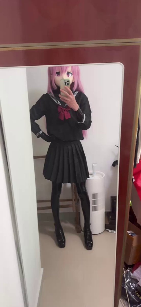 奶子小小的 手套也没带，然后视频拍完就摔了一跤.... #latex #乳胶衣 #Kigurumi