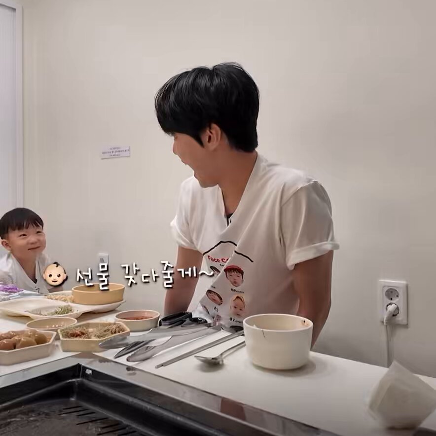 แทฮาให้นาฬิกาโดยองไปใส่ในกรม 55555555555