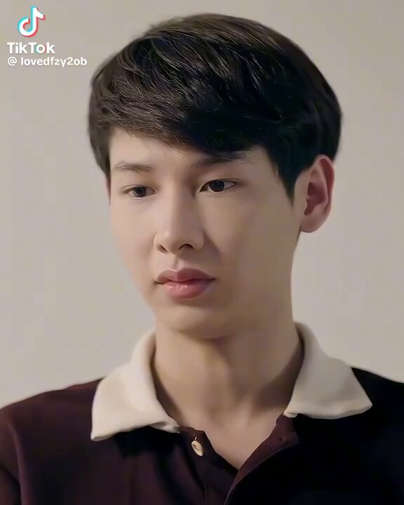 นอกจากการแสดงน้องกันพิสูจน์ให้เห็นแล้วว่าผชตัวเล็กมีความเฟมีนีนเป็นพระเอกได้เหมือนกัน อย่าจำกัดความสามารถนสดแค่รูปลักษณ์ภายนอก เจนเย่ ฟิล์มรชา แพทริเซีย น้องกันเป็นพระเอกให้ทั้งนั้น แล้วเป็นคนที่เล่นกับใครก็สร้างเคมีได้หมดอะ ไผบอกเคะหน้าหวานเป็นพระเอกบ่ได้กุผายมือดูชีเป็นตยเลยค่ะ