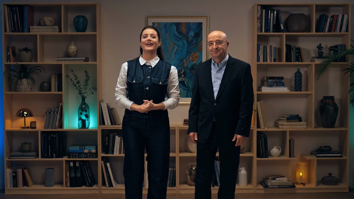 Fonlar, hisseler, oranlar… Bu terimler çok tanıdık geliyor ama yatırıma nereden başlayacağını bilmiyor musun? İşte tam da bu yüzden yepyeni bir seriye başlıyoruz: “Yatırım Konuşuyoruz” ile paramızı geleceğe taşımanın yollarını öğreniyoruz. İrem Sak soruyor, Prof. Dr. Sadi Uzunoğlu cevaplıyor. "Yatırım Konuşuyoruz" Garanti BBVA YouTube kanalında 🚀