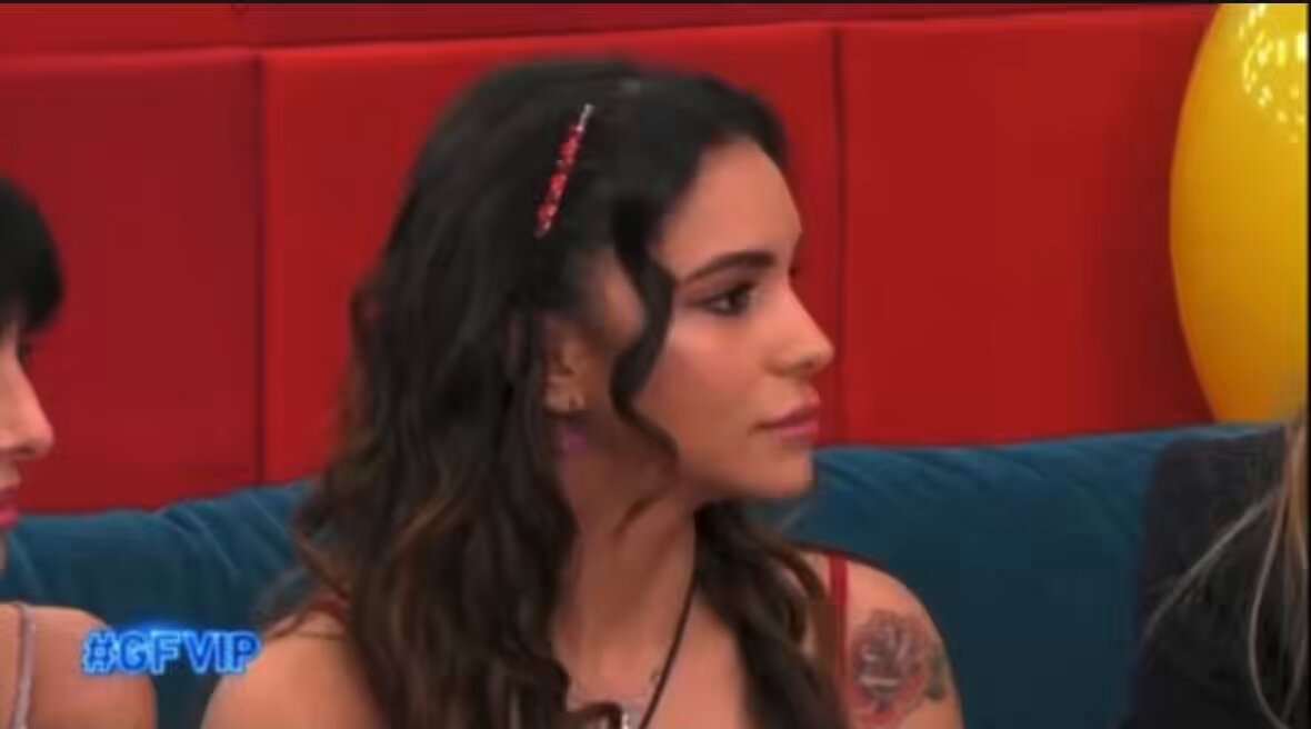 andato a recuperare per curiosità l’ingresso di medugno al gfvip6 con la giardiniera junior in studio e con il senno del poi è tutto ancora più esilarante