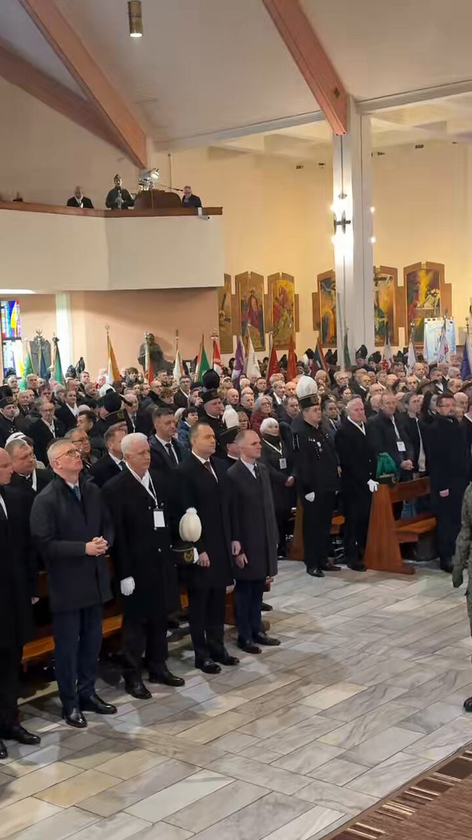 Prezydent RP Karol Nawrocki, wraz z przedstawicielami Kancelarii Prezydenta RP, bierze udział w uroczystej Mszy Świętej w 44. rocznicę pacyfikacji kopalni „Wujek”.