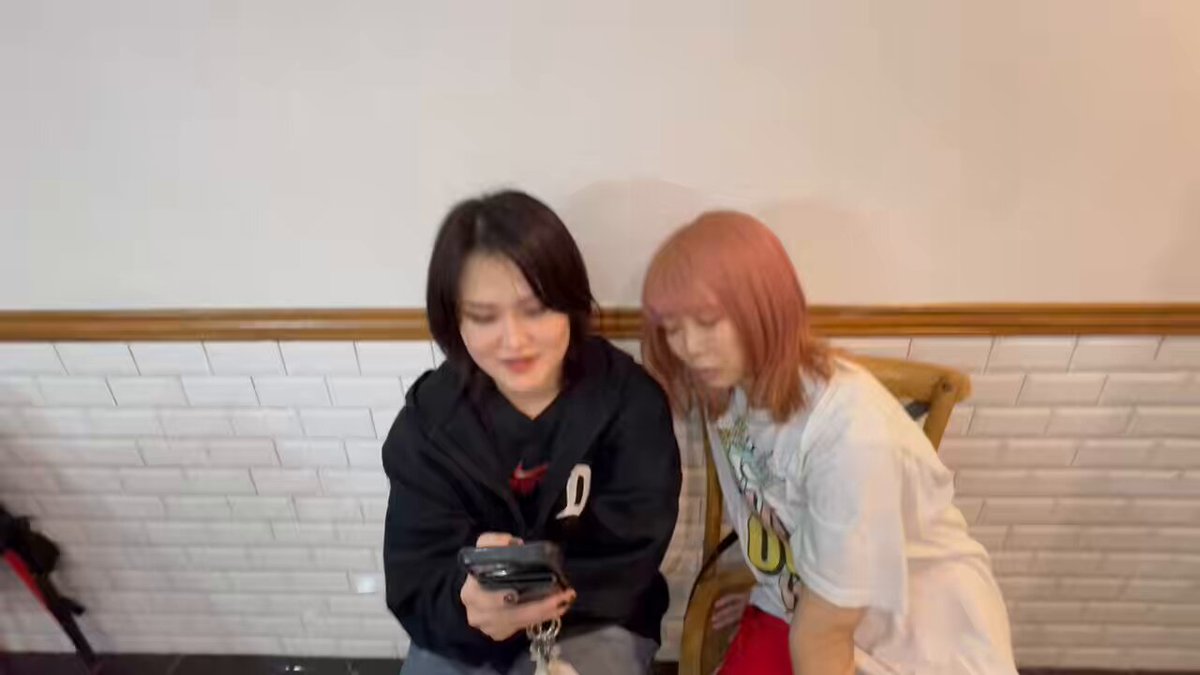 鈴木志乃1stデジタル写真集「彼女歴1ヶ月」 をリリースしたので、 中島さん山下さんに見てもらいました！！ 写真集↓