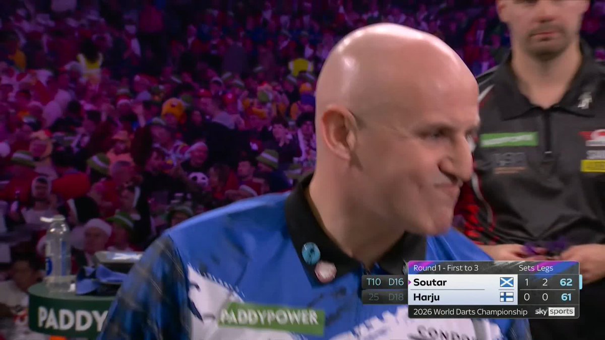 SIX STRAIGHT LEGS FOR SOOTS! This is some performance! 😳 Alan Soutar is still averaging over 107 here, as he continues the procession against a shell-shocked Teemu Harju! 📺 #WCDarts | R1