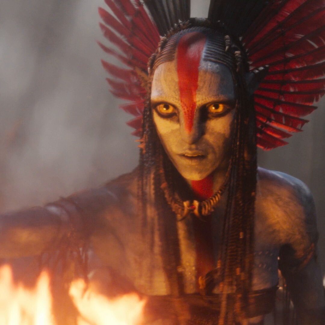 🔥 غدًا.. يبدأ عرض فيلم Avatar: Fire and Ash الجزء الثالث من السلسلة في السينما. يقدّم جانبًا أكثر ظلامًا من عالم باندورا، مع ظهور قبيلة ناڤي جديدة مرتبطة بالنار والبراكين (Ash People).