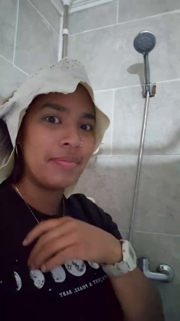 Esta chica le quiere hacer una broma pesada a su novio pero algo sale mal...