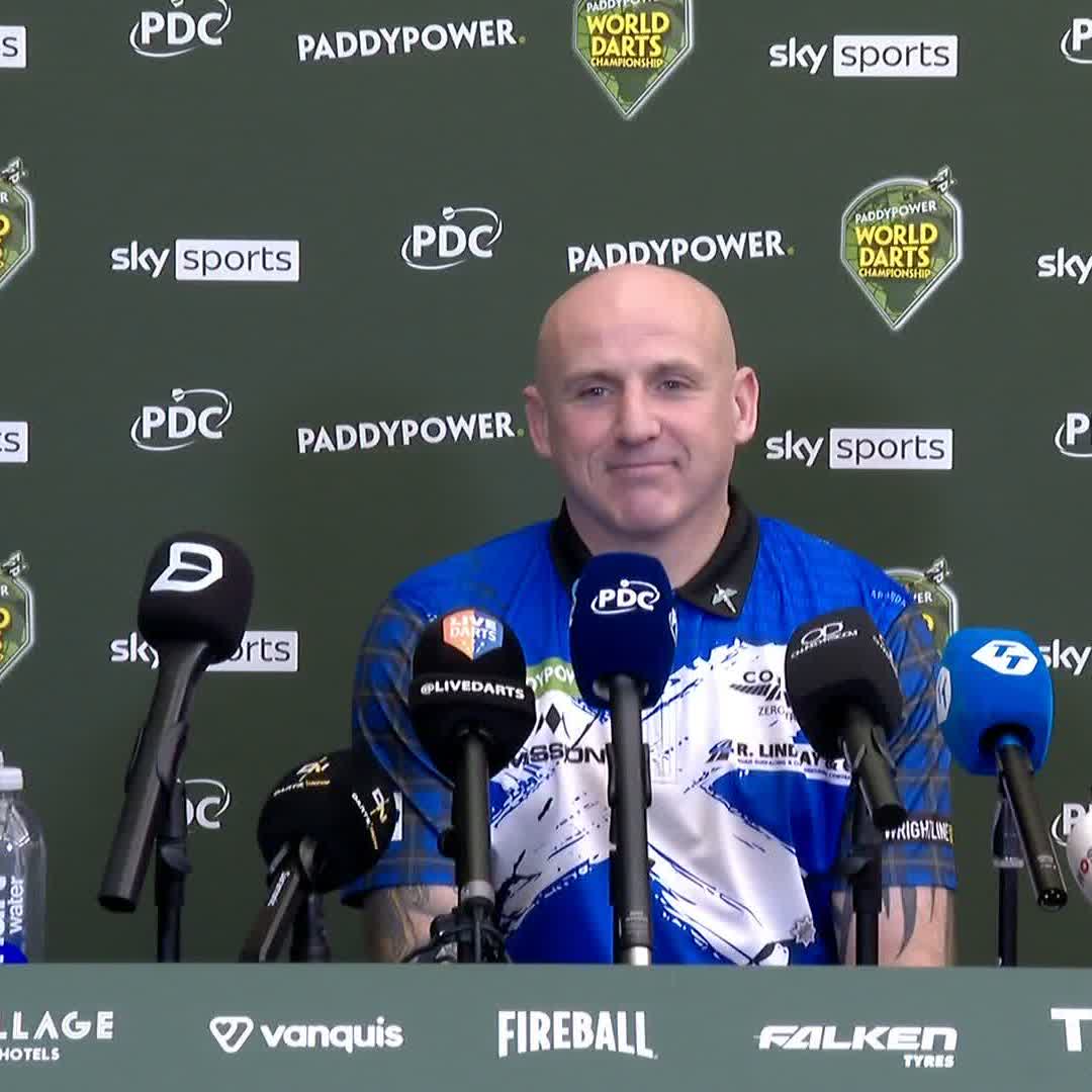 🗣️ "All of a sudden, I fell off a cliff!" Alan Soutar expresses his relief after overcoming Finland's Teemu Harju in a marathon five-set battle! #WCDarts