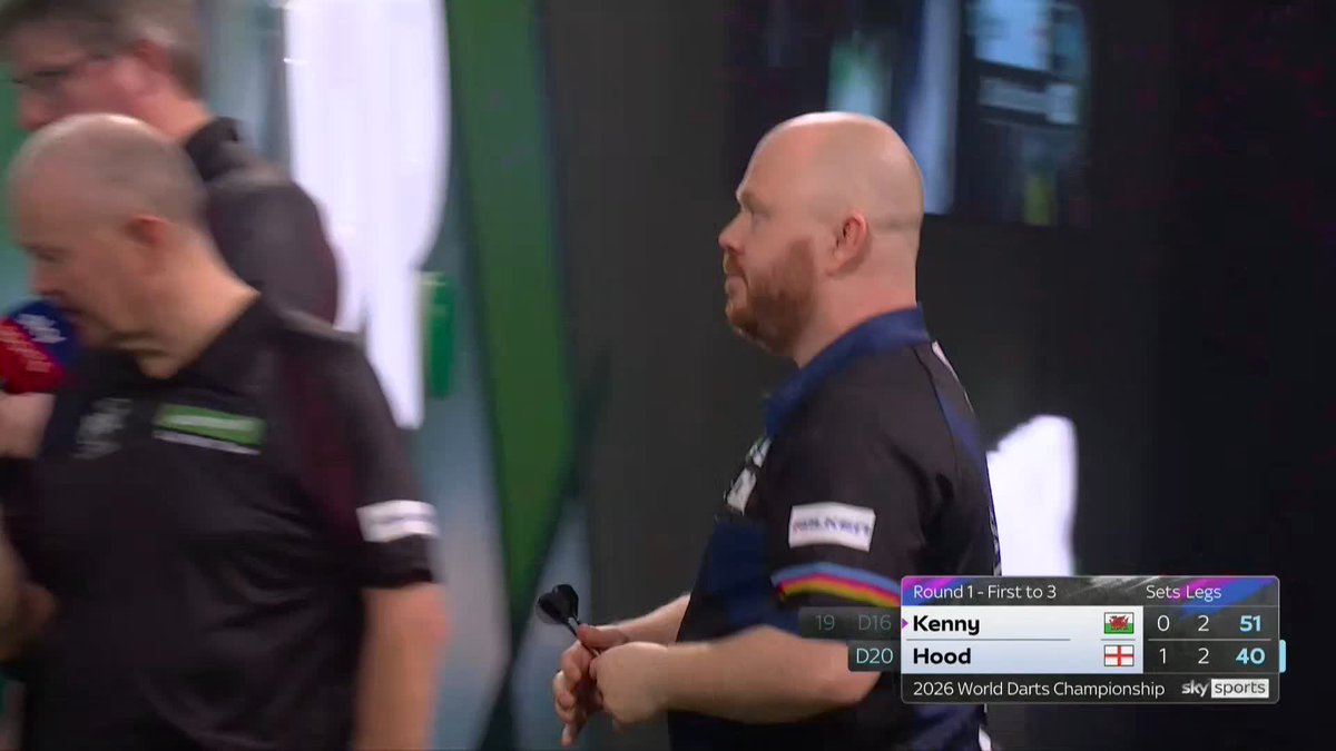 HOOD DOUBLES HIS LEAD! It's all going Justin Hood's way right now! The debutant fires in a timely 13-dart break to extend his lead against Nick Kenny! 📺 #WCDarts | R1