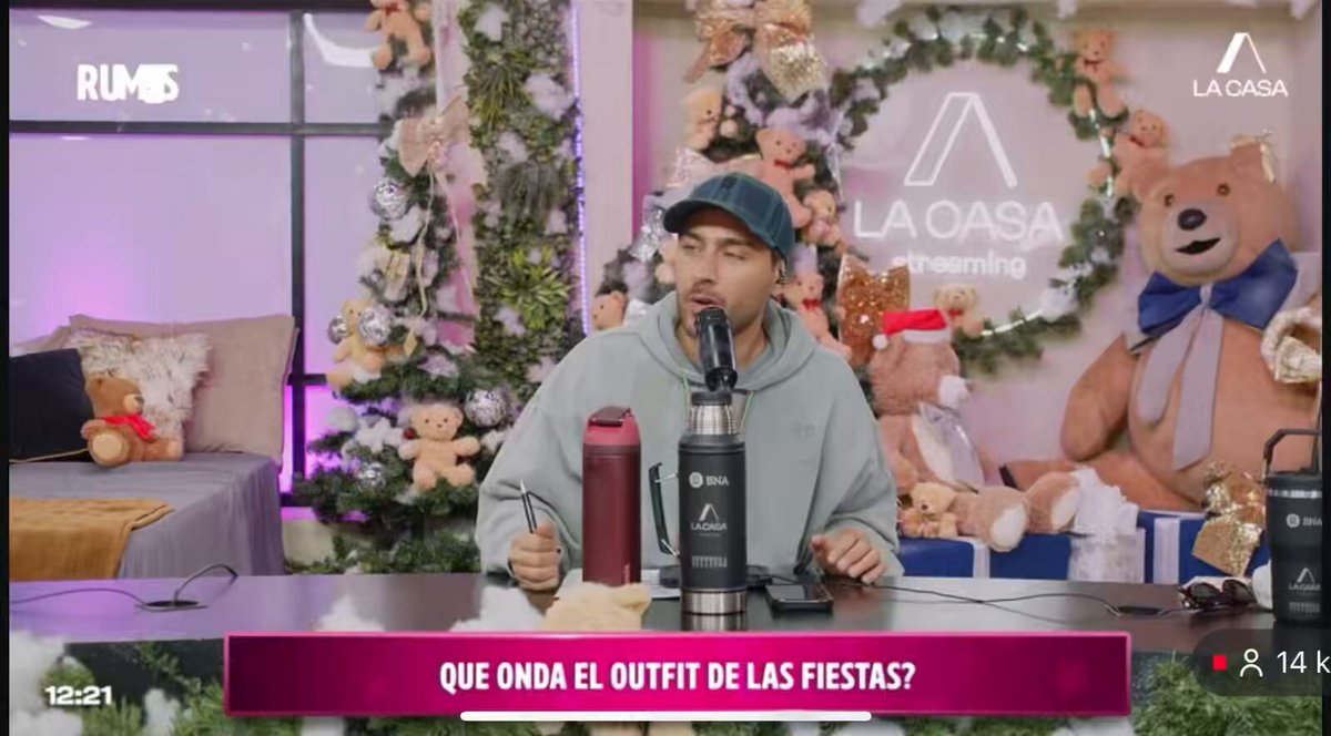 Liz: “vieron que Navidad cae martes 13?” juli Poggio: 😮😮😮😮😮 lizardo La Tia Sebi ☕️