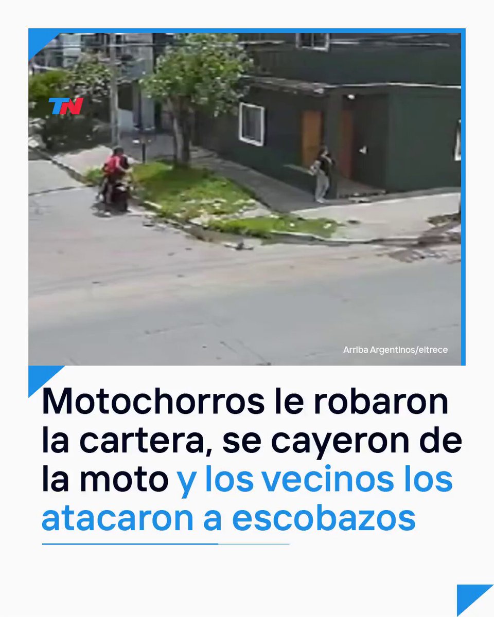 Video 100% satisfactorio Unos cacos que intentaron robarle a una señora se cayeron de la moto y los vecinos los agarraron a los escobazos🐐 La provincia es tierra de nadie.