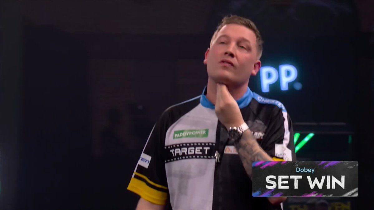 DOMINANT START FROM DOBEY! Chris Dobey completes a clean sweep in the opening set, defying a superb 171 set-up shot from Xiaochen Zong in the process! 📺 #WCDarts | R1