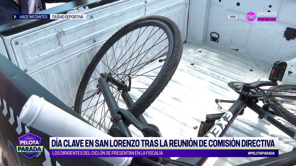 LO ATROPELLÓ LA CAMIONETA DE MORETTI El vehículo que llevaba al presidente de San Lorenzo a la fiscalía tuvo un accidente con un ciclista. #PelotaParada