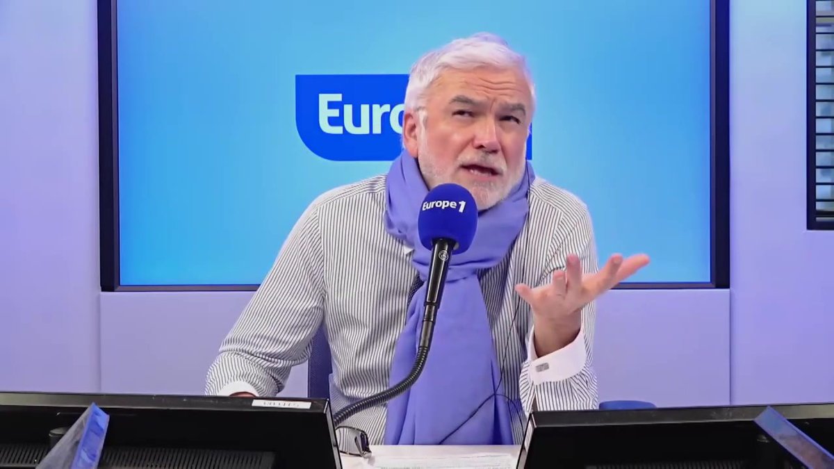 "Tous ces gens qui critiquent le livre méprisent Nicolas Sarkozy. Ce sont les mêmes qui attaquaient Victor Hugo ou Alexandre Dumas..." affirme Pascal Praud ➡️ Dans #PascalPraudEtVous sur #Europe1
