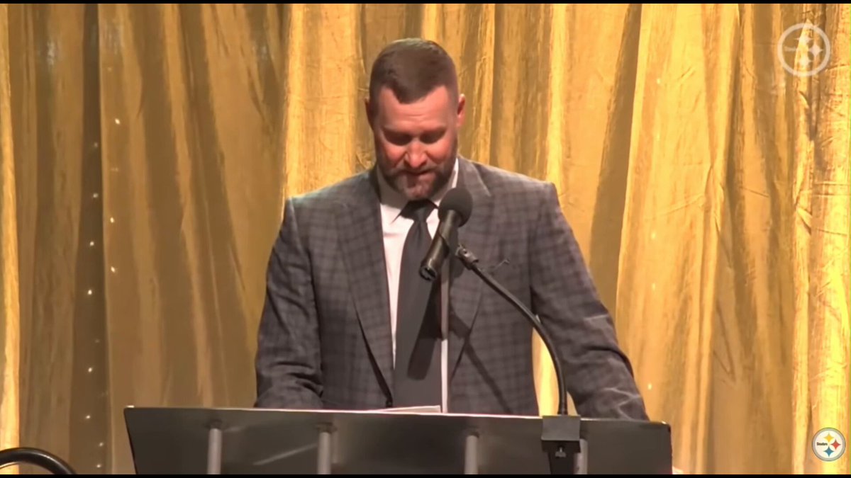 Like many around #iufb, Terry Hoeppner still evokes emotions in his former Miami QB Ben Roethlisberger. Here he is at his Steelers HOF induction on Sunday. Video via the Steelers.