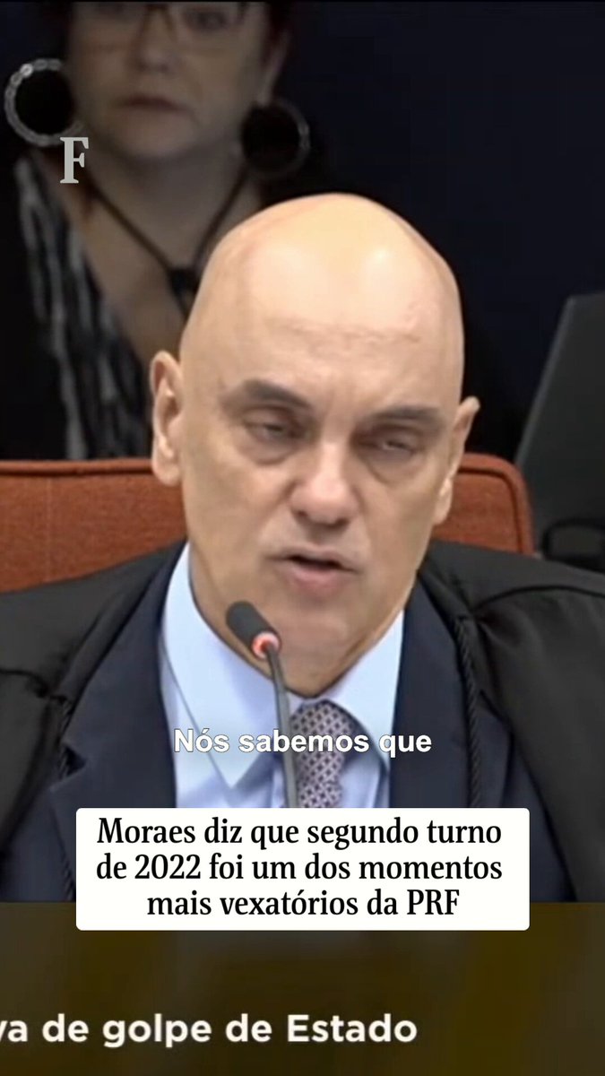 Ao votar para condenar o ex-diretor da PRF (Polícia Rodoviária Federal) Silvinei Vasques e outros quatro réus em julgamento de um dos núcleos da trama golpista, o ministro Alexandre de Moraes afirmou que o segundo turno das eleições de 2022 foi "um dos momentos mais vexatórios de uma instituição respeitada como a Polícia Rodoviária Federal" e que a maioria dos policiais não concordava com um diretor que participava de atividades políticas ao lado de Bolsonaro. 📲Leia mais na #Folha: 📝José Marques 🎦Reprodução/STF
