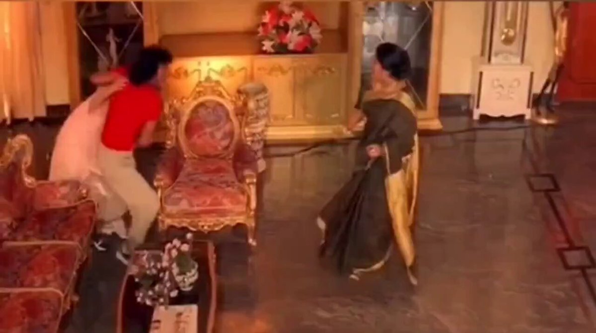 வந்துட்டா.... தவெக குமாரி பேபி