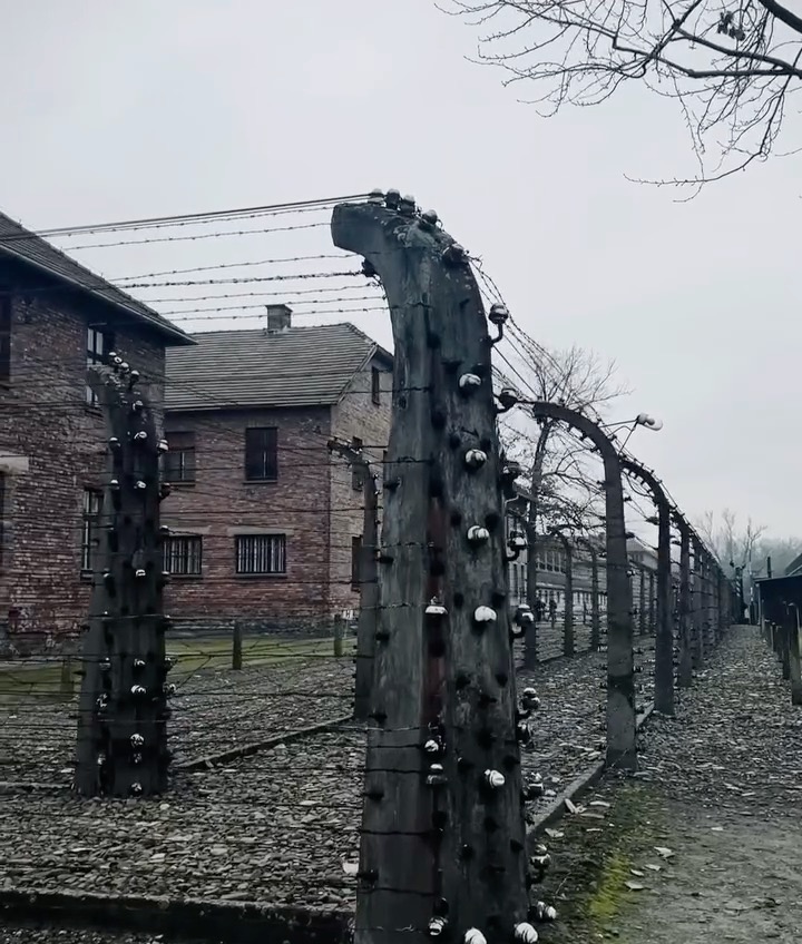 📷 The double barbed-wire fences of the Auschwitz I camp. The electrified fences were part of the camp's security system, created to make any escape impossible. Behind the fences are brick barracks for prisoners. A short video about the history of the Auschwitz camp: --- Video:
