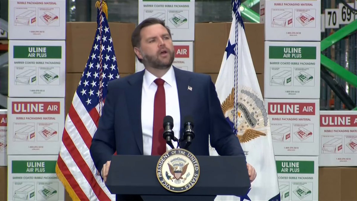 🚨 BREAKING: JD Vance says he hopes Trump officials and Republicans STOP giving so many interviews to the Fake News "If any of us have learned a lesson from that Vanity Fair article, I hope the lesson is - we should be giving fewer interviews to mainstream media outlets!"