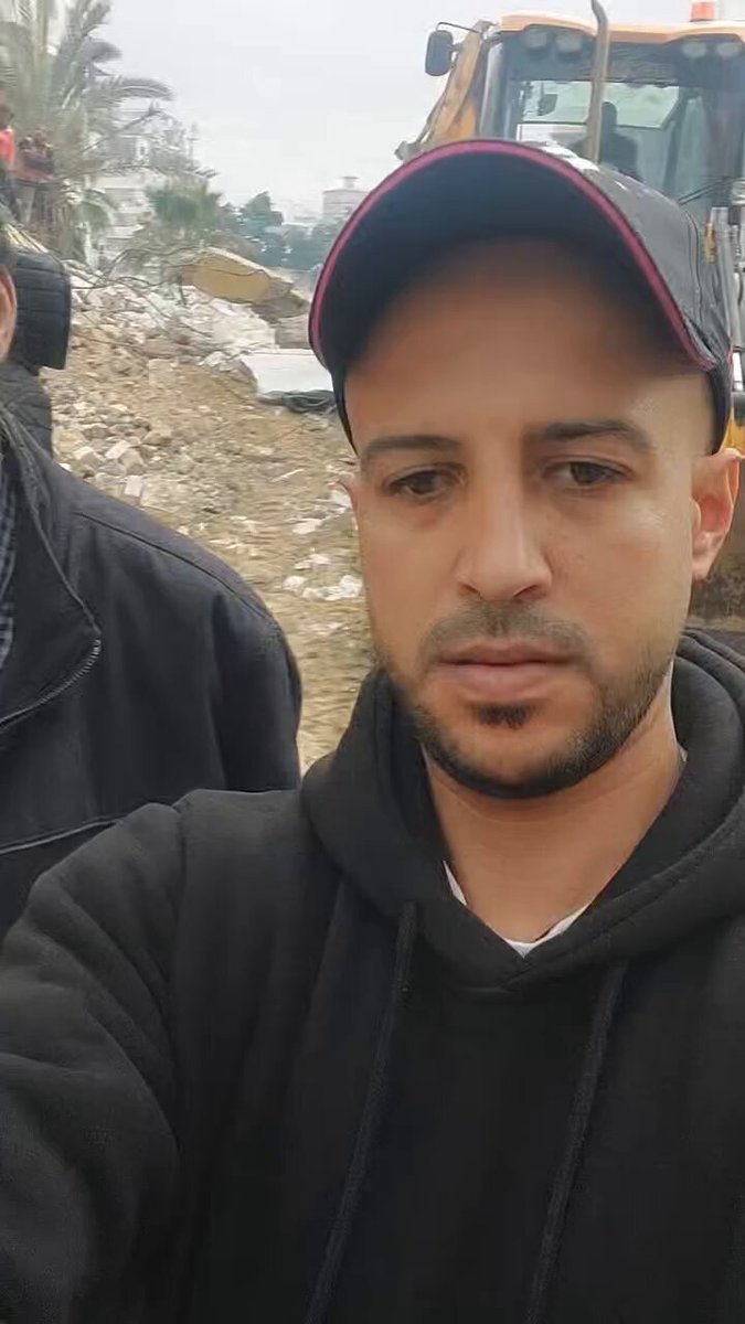 الكارثة تتجدد مع أول عملية إستخراج للش&amp;..داء من تحت أنقاض برج في حي الرمال بمدينة غزة اكثر من 100 شهيد تحت أنقاض هذا المبنى السكني !!
