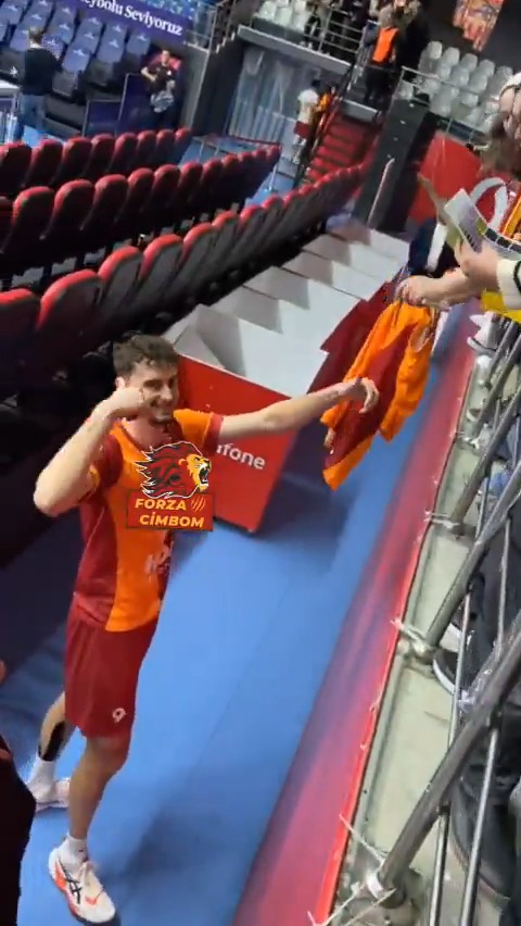 👀 Galatasaray'ın Fransız yıldız voleybolcusu Jean Patry, Antoine Griezmann - Galatasaray seslerine karşılık verdi.
