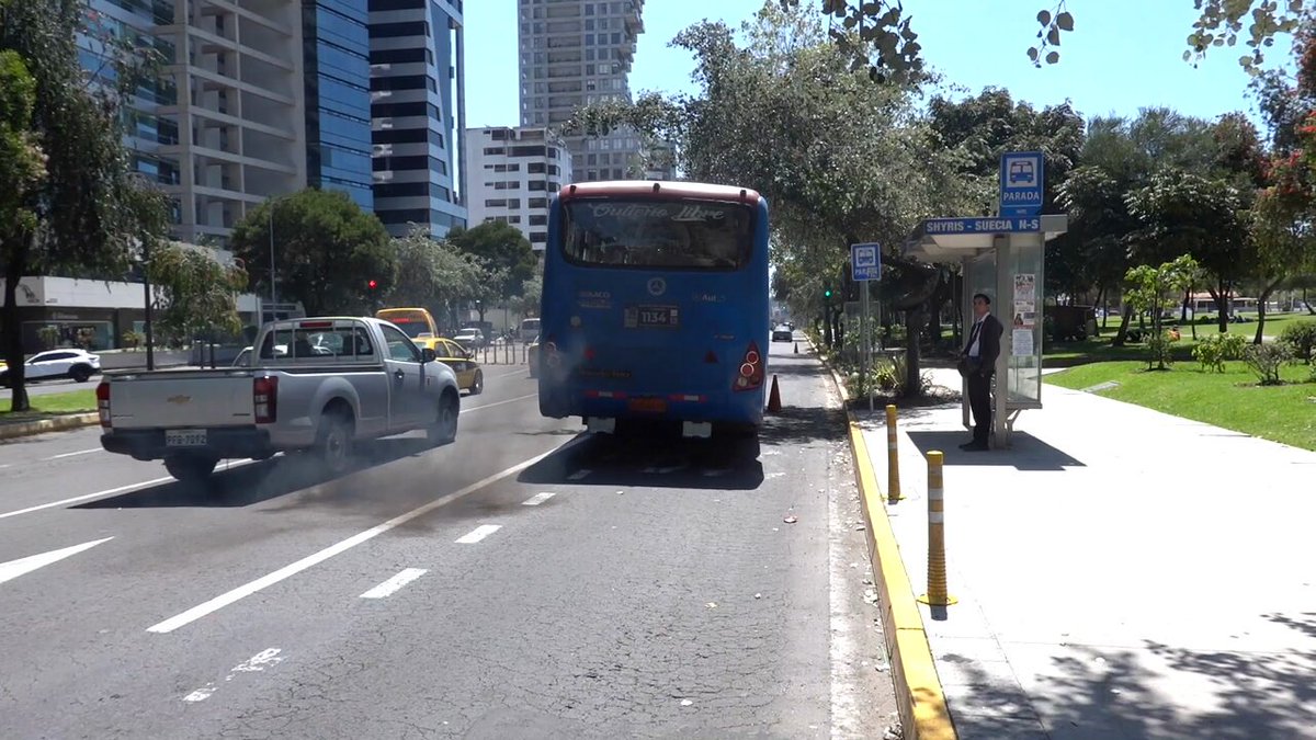 Quito es la maravilla, porque en Quito pasan maravillas. ¡Una de esas maravillas es el bus de RM 1134! Igual como los “daños mecánicos previsibles” (COIP, Art. 382) eran previsibles, un final feliz también era previsible. El milagro sucedió hoy mañana en el CRTV Carapungo,… 1/3