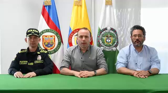 Lo que más necesita el país es recuperar la inversión en inteligencia y seguridad por parte del Gobierno Nacional. No se trata de un tema político ni de confrontación institucional. El terrorismo es una realidad que hoy padecemos los colombianos y, si queremos frenar este retroceso a la violencia que vivimos hace dos décadas en ciudades como Cali, es fundamental que el Gobierno Nacional priorice este tema. Desde Cali estamos listos para trabajar de manera articulada para recuperar la tranquilidad de todos los caleños.