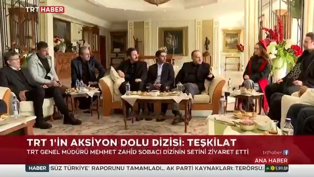 TRT 1’in izlenme rekorları kıran dizisi Teşkilat, 6. sezonunda da izleyiciyi ekrana kilitliyor. TRT Genel Müdürü Mehmet Zahid Sobacı seti ziyaret ederek oyuncularla bir araya geldi. Dizinin toplumsal etkisine vurgu yapan Sobacı, “Bu bizim için reytingden daha değerli” dedi.