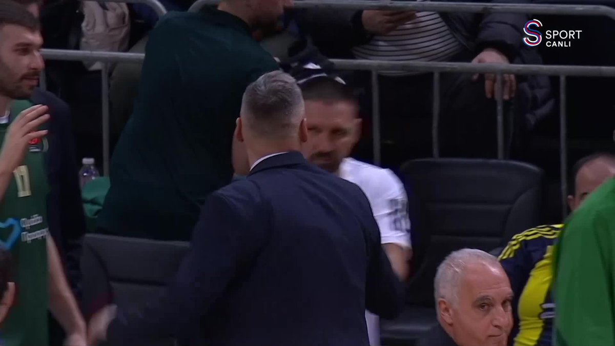 Panathinaikos mücadeleyi 81-77 kazandı.