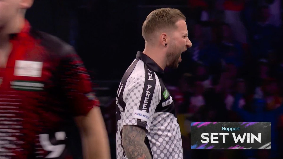 Danny Noppert wins a tightly-contested opening set 🤩