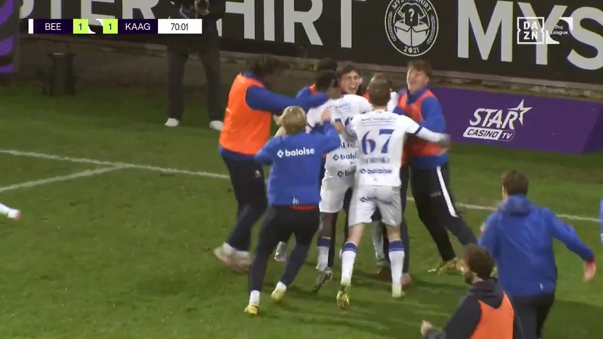 FT | De jonge Buffalo's winnen bij Beerschot dankzij deze absurde goal! ๐ณ๐ฆฌ #BEEGNT