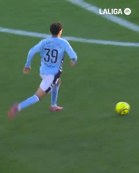 El primero de Jones El-Abdellaoui como celeste. 🩵 Celta | LALIGAHighlights